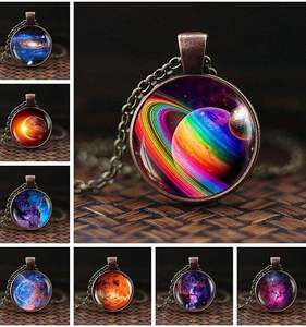 Collar Luminoso de Vidrio con Diseño de Galaxia Espacial, Modelo 2019, Venta al por Mayor, Económico, con Luna y Estrellas que Brillan en la Oscuridad - Product Image 6