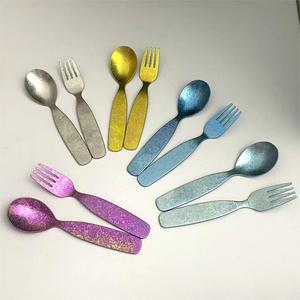 Juego de tenedor y cuchara de titanio puro para niños, mini cuchara para pastel de frutas, vajilla de acero inoxidable sin BPA para bebés de 0 a 12 meses - Product Image 3
