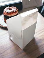 Boîtes à gâteaux hautes pour gâteaux à étages, design blanc avec fenêtre transparente