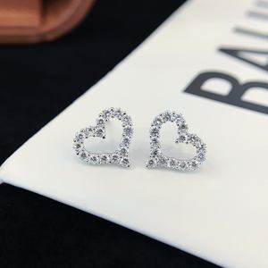 Pendientes de Diamantes Redondos con Corte Brillante en Forma de Corazón de Oro de 18K para Mujer, con 0.53ct/32 Piedras Auxiliares, Certificados por NGTC - Product Image 5