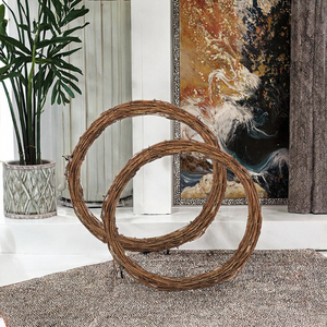 थोक हस्तनिर्मित गोल सूखे घास लालटेन तार फूलों की लटकी शादी के पुष्पचक्र सूखे अंगूर के इनडोर/आउटडोर घर सजावट - Product Image 3