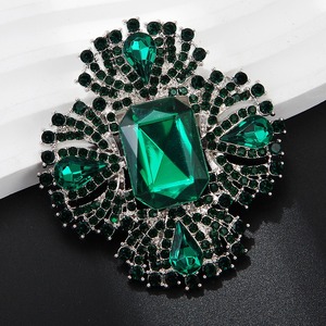Broche Lufora Luxuoso Azul Royal com Cristal Lapidação Esmeralda, Emblema Geométrico em Cruz Grande e Chamativo para Vestido de Noite, Casamento, Festa, Presente - Product Image 2