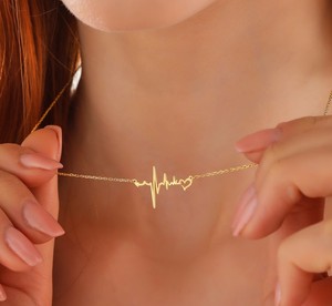 Collana di Alta Qualità con Ciondolo a Forma di Battito Cardiaco e Croce in Acciaio Inossidabile, Gioiello in Oro Puro 18k - Product Image 3