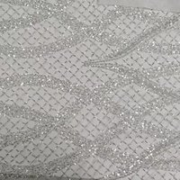 Tissu en dentelle à sequins brillants motif losanges, broderie perlée sur tulle maillé pour robes de soirée glamour et robes de mariée – Vente en gros