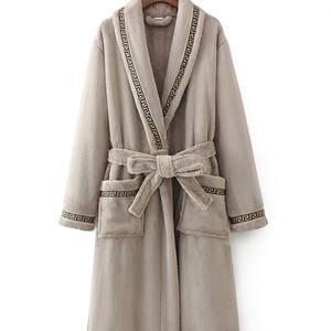 Accappatoio da <span class=keywords><strong>donna</strong></span> in pile di corallo autunno inverno elastico traspirante in vita di mezza età per anziani - Product Image 2