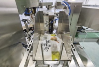 Machine d'emballage multifonctionnelle de tofu séché Surface de contact en acier inoxydable pour le remplissage sous vide d'azote gazeux pour les aliments, les snacks et la viande