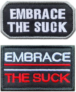 ブラック生地レッドレターラベル刺繍パッチ<span class=keywords><strong>EMBRACE</strong></span> <span class=keywords><strong>SUCK</strong></span>アウトドア戦術ラベルTシャツ帽子バッグ用縫い付けパッチDIY - Product Image 2