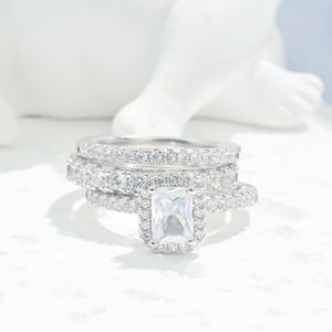 Bagues en or massif pour femmes vente en gros 10K 14K 18K avec élégante pierre d'émeraude - Product Image 1