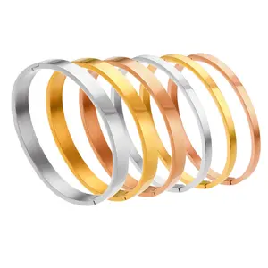Vente en gros de bracelets de haute qualité en acier inoxydable plaqué or véritable 18 carats avec nom personnalisé pour couple