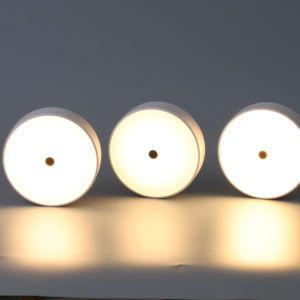 Luz LED recargable de alta calidad con sensor activado por movimiento, 2700K, luz nocturna para gabinete de cocina con detección humana - 1 unidad - Product Image 1