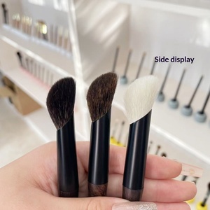 Pinceaux de maquillage haut de gamme en poils de chèvre et de vison, noirs, pour surligneur et blush, fabrication OEM/ODM - Product Image 3