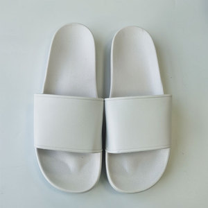 Ciabatte Estive Bianche di Alta Qualità, Scarpe Casual Antiscivolo Morbide da Donna per Esterni, <span class=keywords><strong>Sandali</strong></span> Piatti da Spiaggia di Design Economici - Product Image 1