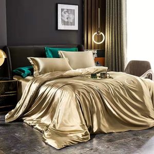 Parure de lit quatre pièces en soie de mûrier, couleur unie, rafraîchissante, pour usage domestique, comprenant drap, taie d'oreiller et housse de couette - Product Image 2