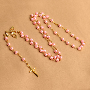 カトリックロザリオ ピンクガラスパールビーズ 天使の羽 トレンディなイエスロザリオネックレス 6MM ゴールドジュエリー 卸売 - Product Image 5