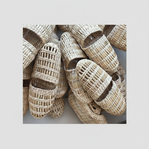 Oferta Especial 2025 Pantuflas de Jacinto de Agua al por Mayor, Pantuflas Tejidas a Mano Ecológicas Hechas en Vietnam para una Vida Sostenible - Product Image 1