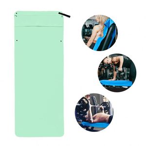 Serviette de sport en microfibre personnalisable pour adultes, à capuche avec poche zippée, motif sportif tissé - Product Image 2