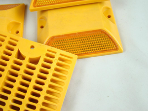 <span class=keywords><strong>Road</strong></span> Stud Cat Eye Reflectivor <span class=keywords><strong>Road</strong></span> Spike Precio de fábrica Traffic Plastic Stud Traffic Luz de advertencia - Product Image 2