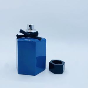 Botella de Vidrio Hexagonal Azul de 50 ml para Perfume, con Tapa de Plástico, para Uso Personal - Product Image 3