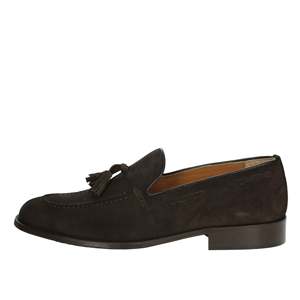 Mocasines Kebo para hombre, de gamuza negra con borlas, estilo slip-on, para vestir. - Product Image 1