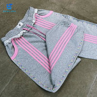Ensemble de survêtement deux pièces en coton 400 g/m² avec logo personnalisé, comprenant un sweat à capuche court zippé orné de strass et un pantalon de jogging ample