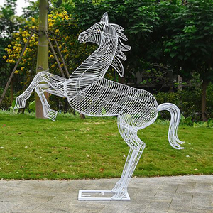 Scultura Figurativa a Grandezza Naturale in Filo Metallico: <span class=keywords><strong>Elefante</strong></span>, Cavallo, Cervo, <span class=keywords><strong>Farfalla</strong></span>, Soffione - Scultura da Giardino in Filo Metallico in Vendita - Product Image 1
