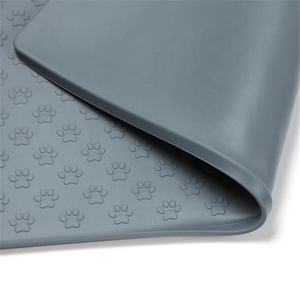 Tapete de Silicona Antideslizante y Resistente a Explosiones con Diseño de Garra de Gato para Mascotas - Product Image 5