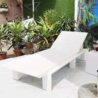 Chaise longue de piscine extérieure étanche IP65 avec 4 positions inclinables, en plastique rotomoulé anti-jaunissement, pour patio de complexe hôtelier