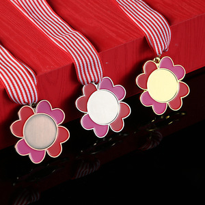 Médaille trèfle à quatre feuilles Qingwei Or Argent Bronze Personnalisable pour enfants, récompenses scolaires de maternelle, récompenses de lecture et de chant - Product Image 2