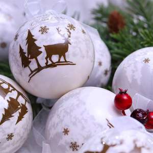 Autocollant de boule de Noël en mousse de 7,5 cm avec motif de cerf et flocons de neige blancs pour décoration d'arbre - Product Image 2
