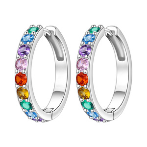 Boucles d'oreilles créoles tendance en cuivre blanc avec cristaux multicolores sertis clos pour femme, bijoux de soirée - Product Image 1