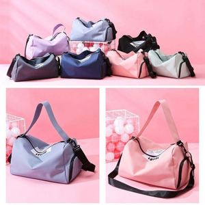 Sac de sport pour femme résistant à l'eau avec logo personnalisé, compartiment à chaussures, sac de sport pour entraînement physique - Product Image 6