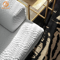 Canapé modulaire trois places en cuir véritable marron avec broderie unique en peau de serpent, style de design italien pour salon ou hôtel