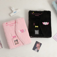 WAALUU A5 Classeur en peluche brodé à 6 anneaux, album photo magnétique, porte-cartes photo Kpop, organisateur de collection et de rangement