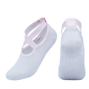 Chaussettes d'été antidérapantes avec lanière élastique et dentelle Chaussettes de yoga Pilates Logo personnalisé Chaussettes de ballet pour femmes et filles Emballage de marque personnalisé - Product Image 6