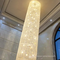 Lustre en cristal moderne de luxe de 5 mètres de long pour salon et escalier Installation élégante au plafond pour loft appartement