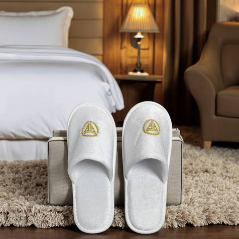 Wholesale Disposable Luxury Spa Slipper with Anti-Cut Fleece Closed Toe White Hotel Amenities Custom Logo for Guests
