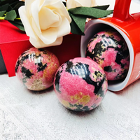 Vente en gros de sphères de cristal de rhodonite rose et noire polies naturelles pour la guérison, la décoration et les cadeaux