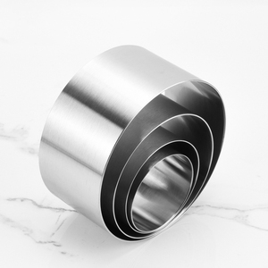 Cercles à pâtisserie ronds en acier inoxydable sans soudure antiadhésifs de 5 cm de hauteur et 10 cm de diamètre pour mousses, desserts et gâteaux - Product Image 5