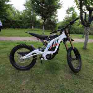 Moto tout-terrain électrique Surron 2026 Light X 10000W avec amortisseur réglable, pour adulte, de qualité professionnelle, haute vitesse - Product Image 1