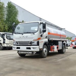 Nuevo Camión Cisterna de Combustible Pequeño de Acero Inoxidable 4x2 de 6000 Litros para Gasolina Cruda y Diésel, Venta Directa de Fábrica - Product Image 2