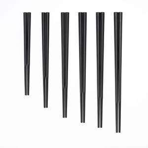 Baguettes japonaises en bois personnalisées gravées réutilisables de couleur marron avec logo personnalisé - Product Image 3