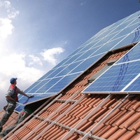 Panneaux solaires monocristallins HJT de type N de 580 W à demi-cellules, cadre noir, efficacité de 23 %, usage domestique