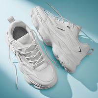 Chaussures décontractées pour hommes avec coussinets souples et soutien, idéales pour la ville et la marche, fabriquées sur mesure par le fabricant