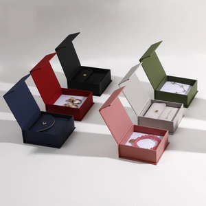 Caja Rígida Magnética con Cierre a Presión, Portátil, con Grabado en Relieve, para Regalos, Perfumes, en Forma de Libro, Color <span class=keywords><strong>Universal</strong></span> - Product Image 1