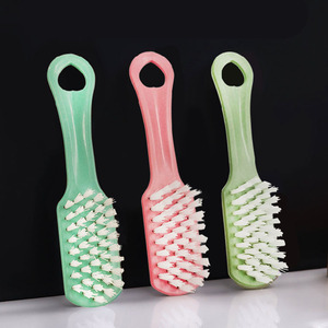 Cepillo pequeño de plástico para limpiar zapatos, color liso, cepillo para limpiar zapatos con cerdas suaves y colgador, cepillo para lavar ropa. - Product Image 2