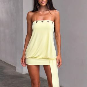 เดรสสั้นสีเหลืองเนยแบบไร้สายรุ่นใหม่ปี 2026 สำหรับผู้หญิง แต่งดีเทลรูร้อยเชือก ชายกระโปรงบับเบิ้ล พร้อมสายคาดเอว เหมาะสำหรับงานเลี้ยงค็อกเทล รับผลิตตามแบบ OEM - Product Image 1