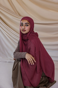 ベストセラーの控えめなムスリム向けプレーンモダールヒジャブ、高品質モダールスカーフヒジャブ、カスタムカラー、無地織りヒジャブ - Product Image 4