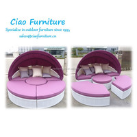 Cama de día de mimbre para todo tipo de clima al aire libre con sombrilla Venta caliente Sofá cama redondo de mimbre Patio junto a la piscina Cama de playa redonda con dosel