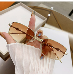 Venta al por mayor <span class=keywords><strong>Partagas</strong></span> 2024 Moda Marco de Metal UV400 Protección Unisex Gafas de Sol para Mujeres Hombres regalo - Product Image 2