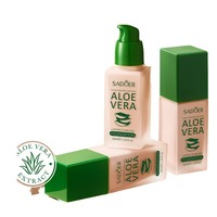 Fond de teint à l'aloe vera léger et transparent, couvre bien et tient au poignet.